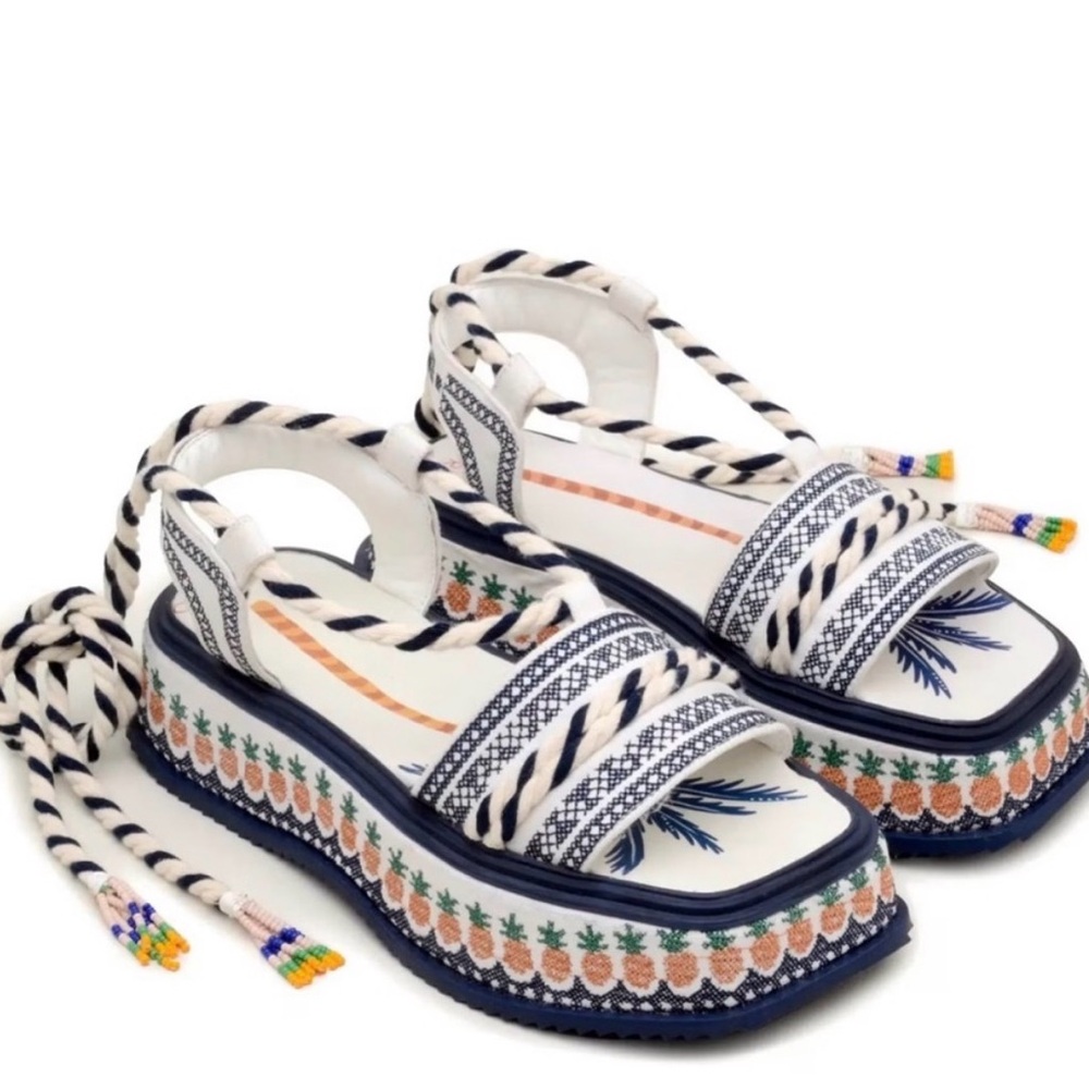 Farm Rio Navy and White Pineapple Platform Festival Vacation Sandals Size 8